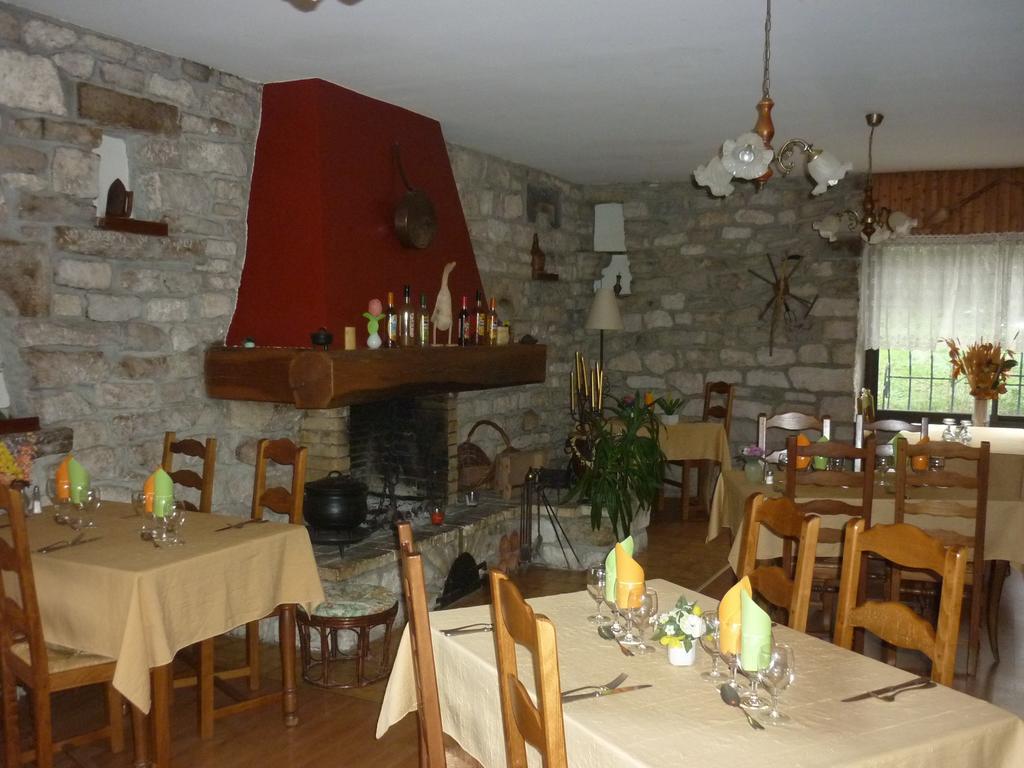 Hotel Restaurant La Chaumiere Du Lac Clairvaux-les-Lacs Eksteriør bilde
