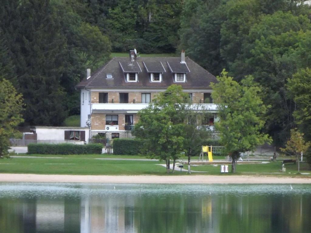 Hotel Restaurant La Chaumiere Du Lac Clairvaux-les-Lacs Eksteriør bilde
